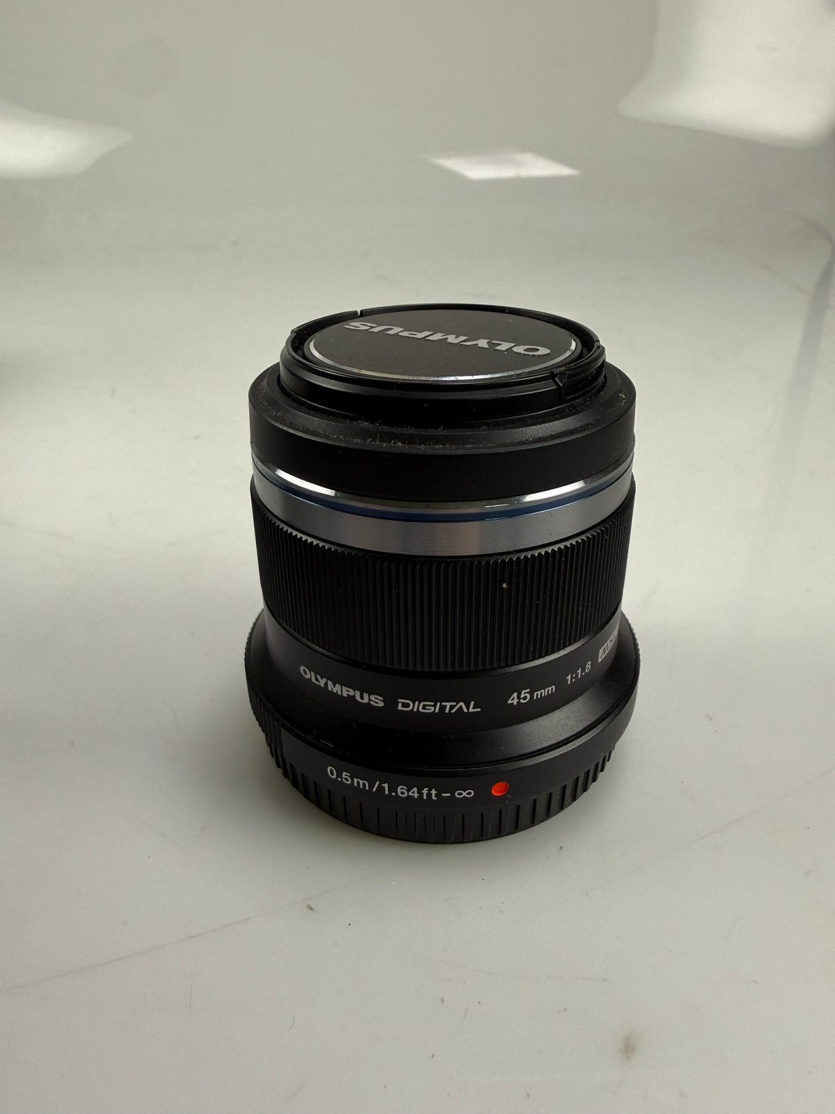 Olympus M.Zuiko Digital 45mm F1.8 Lens for Micro Four Thirds black