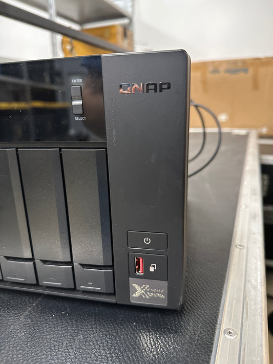QNAP TVS-872XT 8-Bay NAS 4TB WD gold drives (i5-8400 CPU/16GB RAM/10GbE/Tb3 )