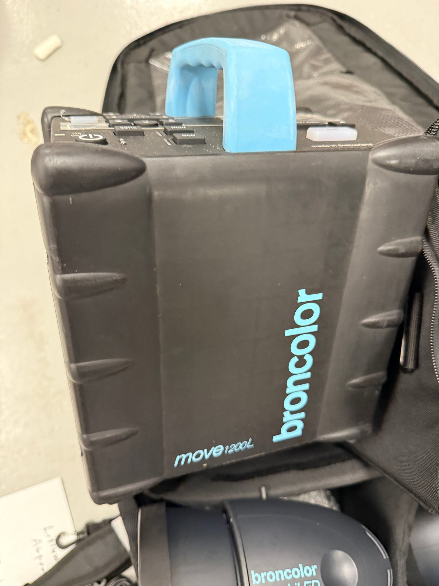 Broncolor Move L 1200w/s strobe kit + 2 Heads + battery, case, etc MobiLED
