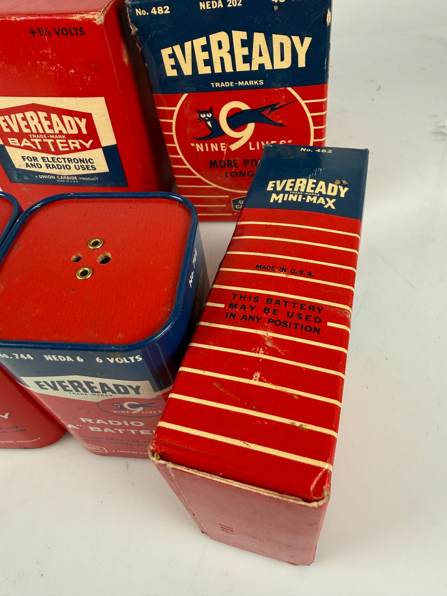 Lot of 7 Eveready batteries 744, 741, 482 Vintage