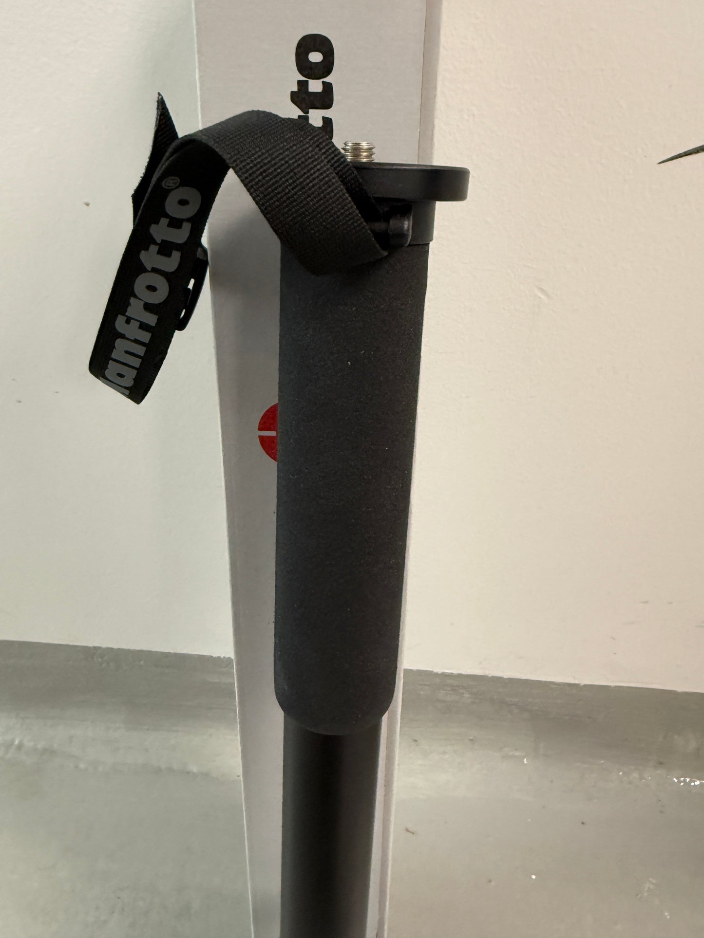 Manfrotto 680B Compact Professional Photo 4-Section Monopod
