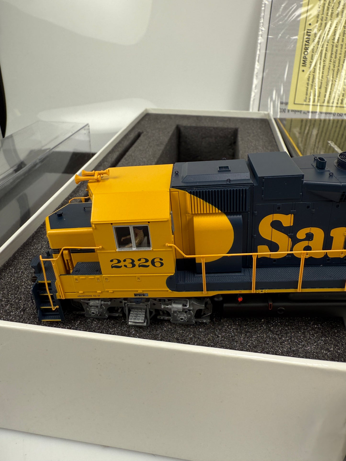ATLAS master gold HO 10000 SANTA FE # 2326 HO GP-38 low noise locomotive w/ DCC & Sound