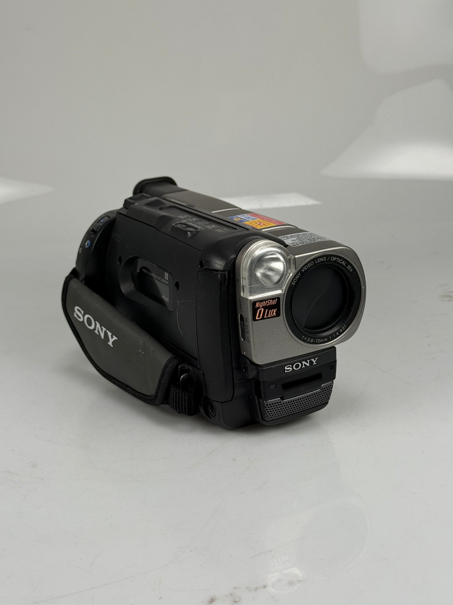 Sony CCD-TRV57 Hi8 Analog Camcorder - Record Transfer Watch Video8