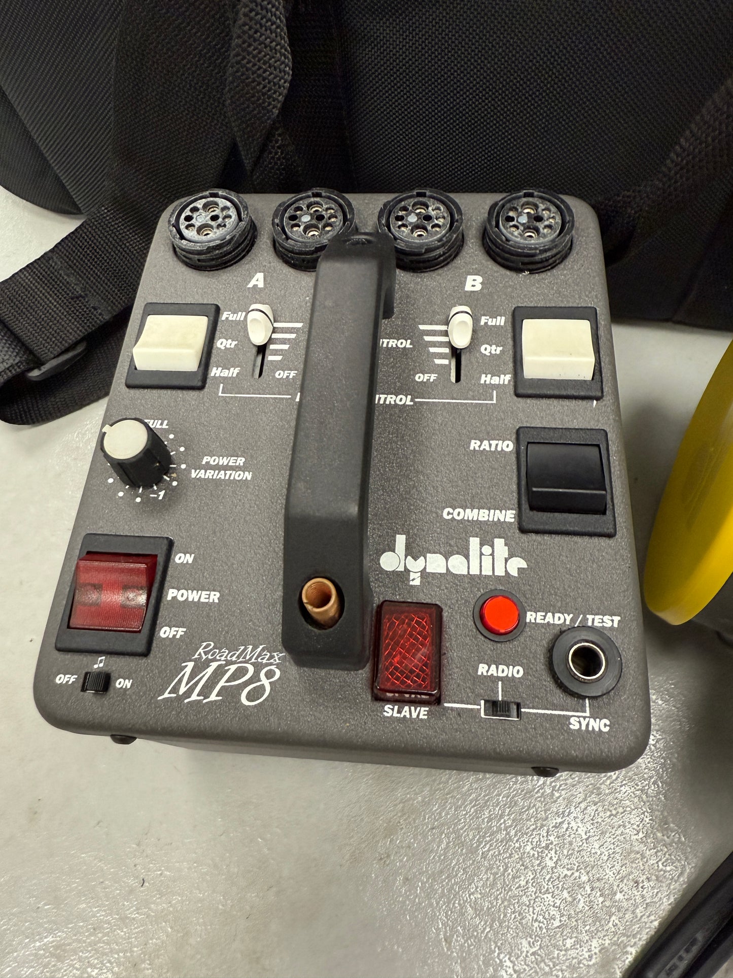 Dynalite light kit with MP800 power pack and MH2065 head