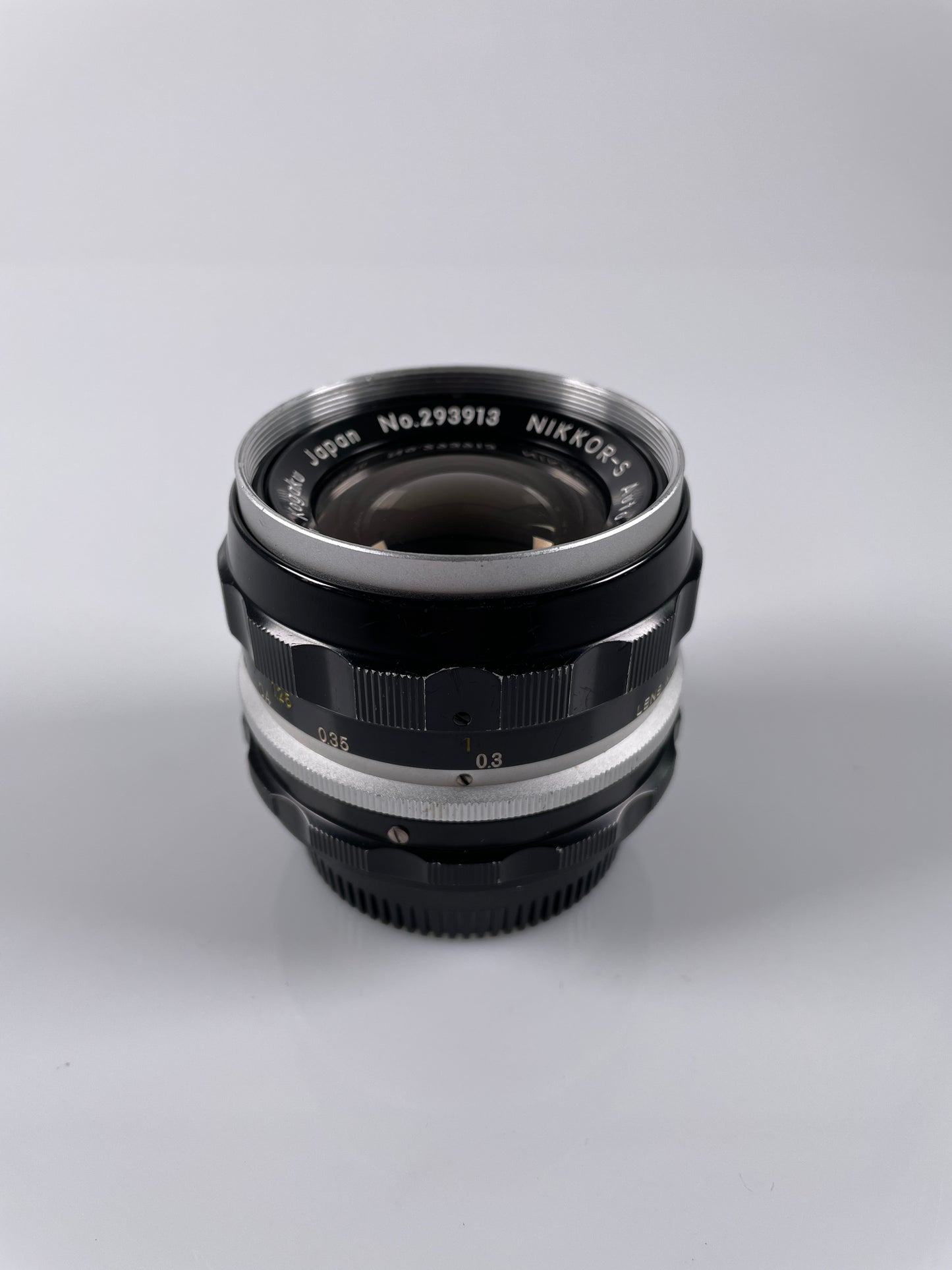 Nikon NIKKOR-S 35mm f2.8 non Ai MF Wide Angle Lens