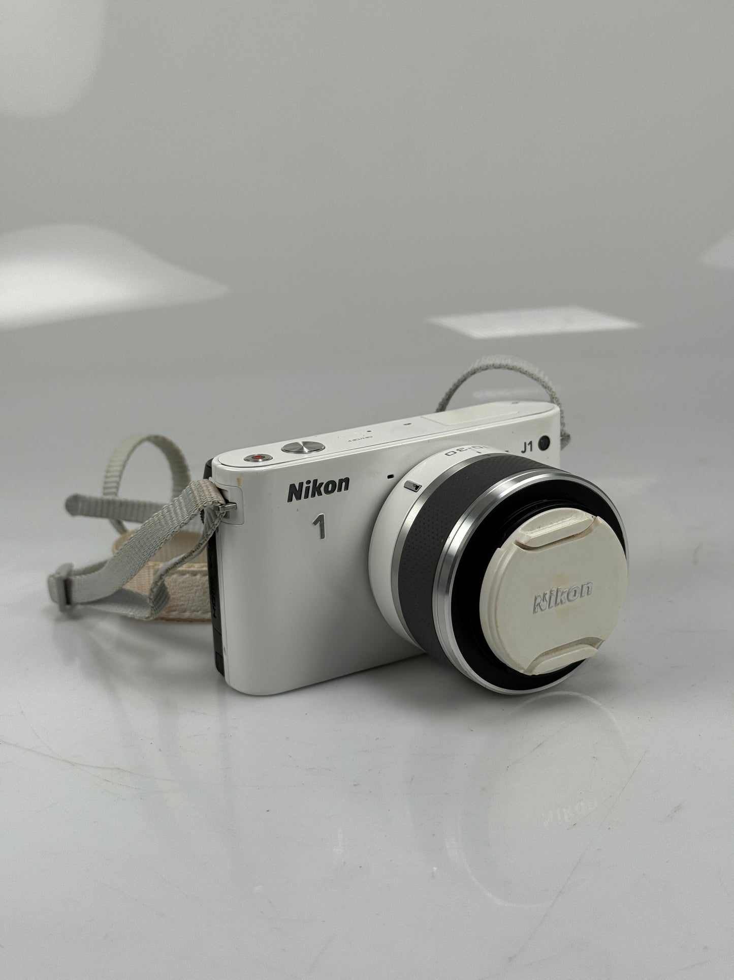 Nikon 1 J1 10.1MP Mirrorless SLR Camera w/ 10-30mm Lens white