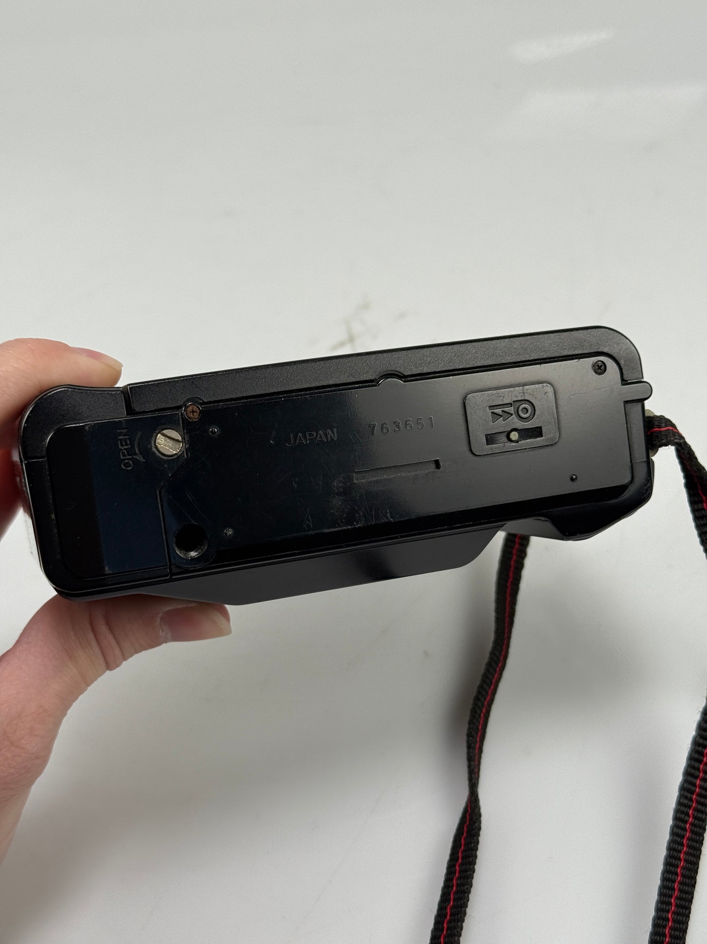 Yashica Kyocera T2 Point & Shoot Film Camera Zeiss Tessar T* 35mm f/3.5 Lens