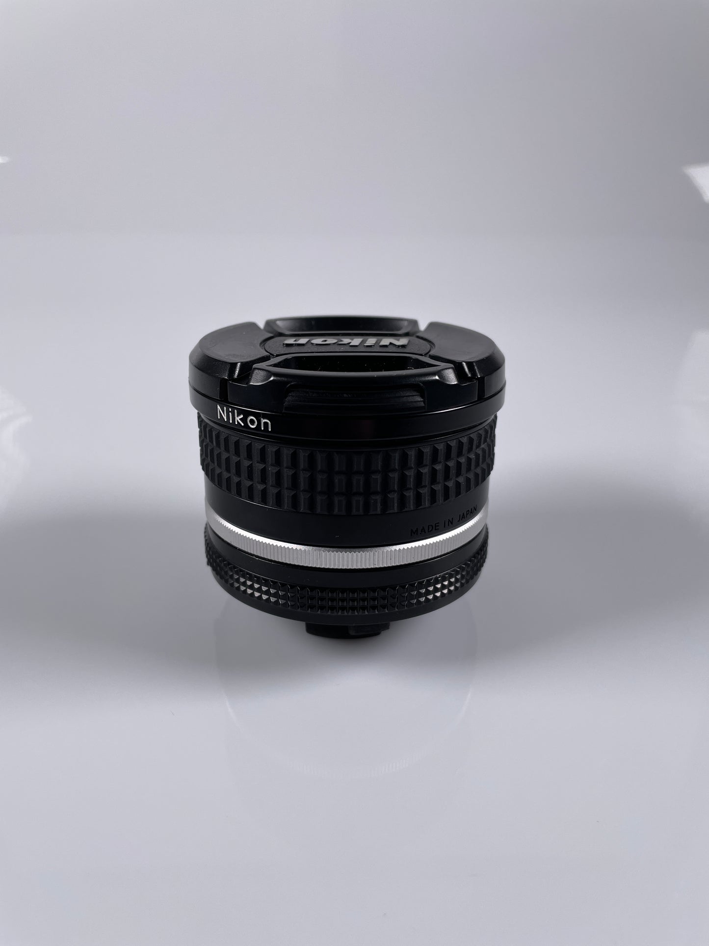 Nikon Nikkor Ai-s 20mm f2.8 Wide Angle MF Lens Ais w/Caps