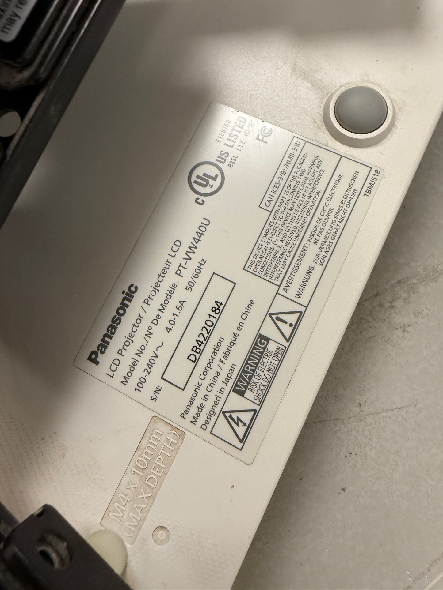 Panasonic PT-VW440 Video LCD Projector HDMI W/ Power Cord