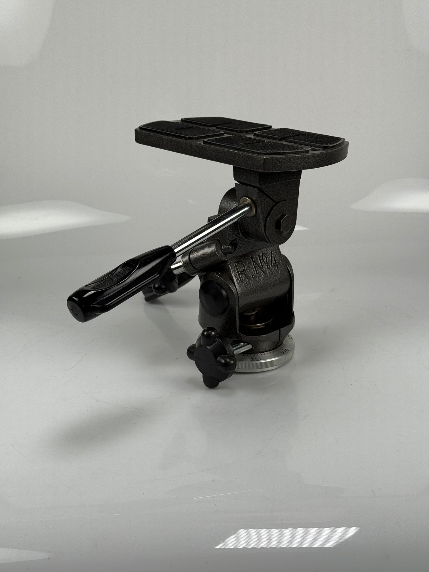 Gitzo R No 4 tripod Head - France - Good Smooth Operation