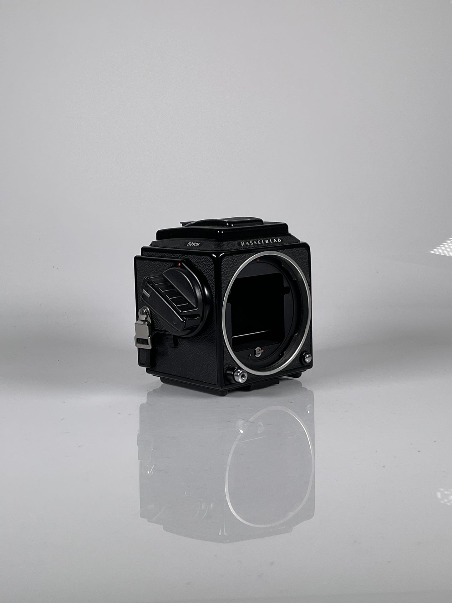 Hasselblad 501CM Film Camera Body Black, wlf waist level, acute matte split screen