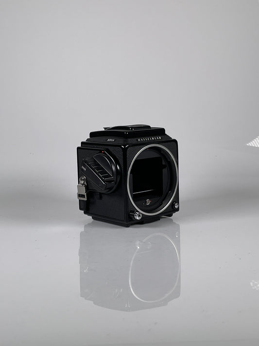 Hasselblad 501CM Film Camera Body Black, wlf waist level, acute matte split screen
