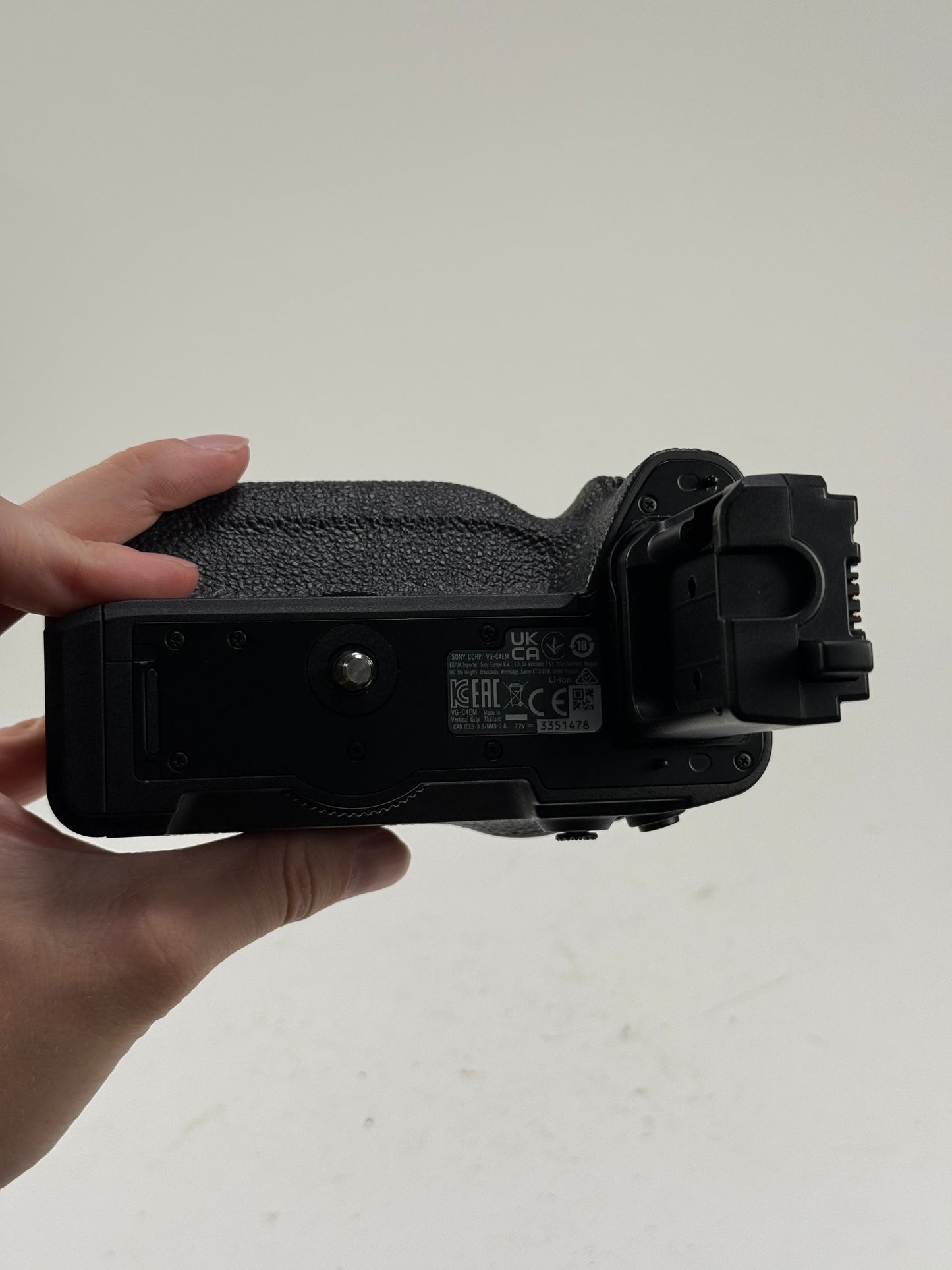 SONY VG-C4EM Vertical Grip (for a7R IV/a9 II Cameras)