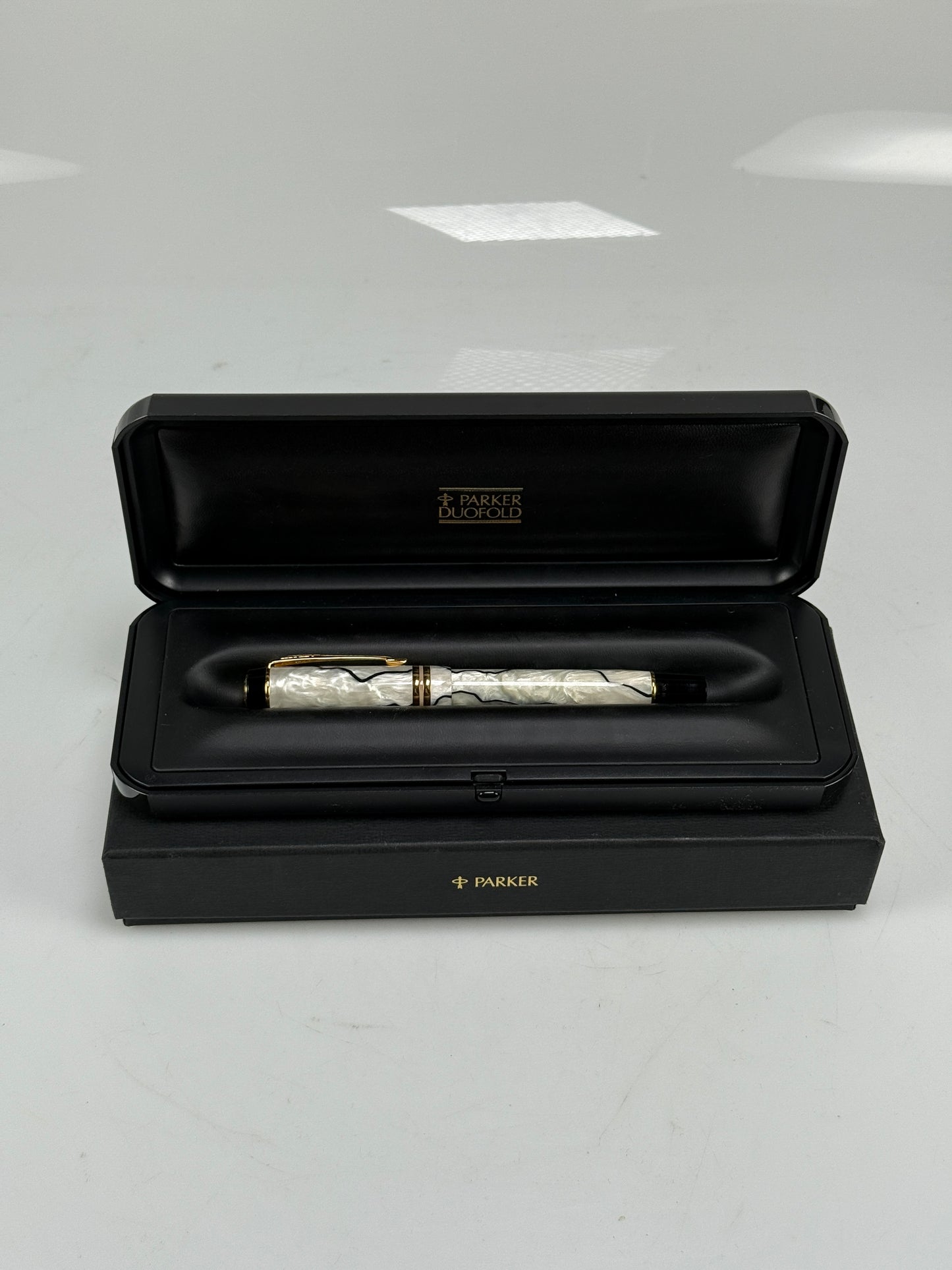 Parker Duofold Fountain Pen Pearl and Black Finish 18K 750 Medium Nib