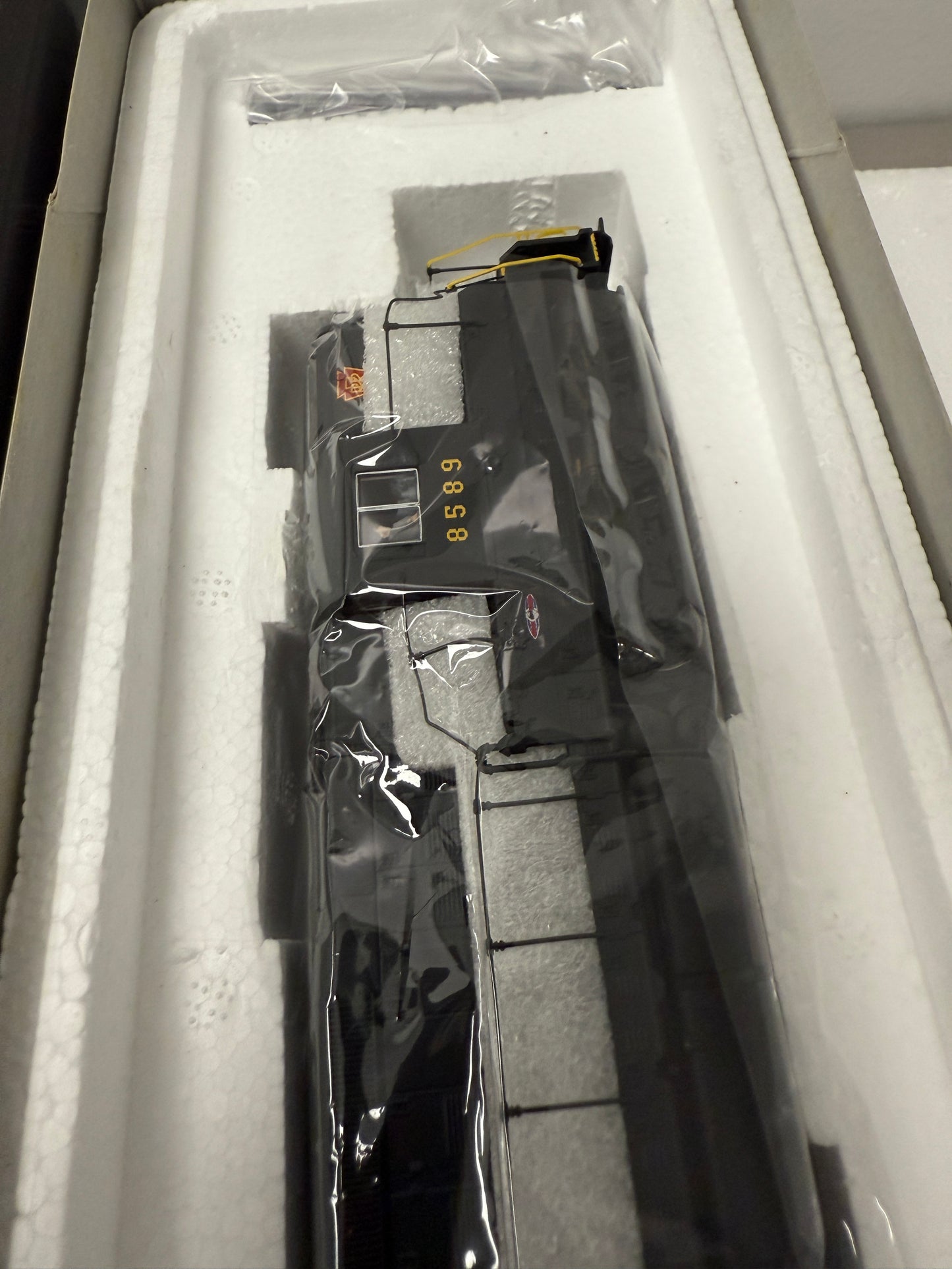 PRECISION CRAFT MODELS HO 212 Pennsylvania EMD SD7 PRR DIESEL LOCOMOTIVE #8589