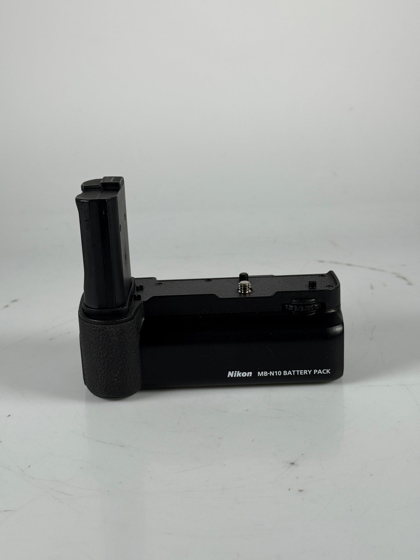 Nikon MB-N10 Multi-Battery Power Pack For Z7 And Z6