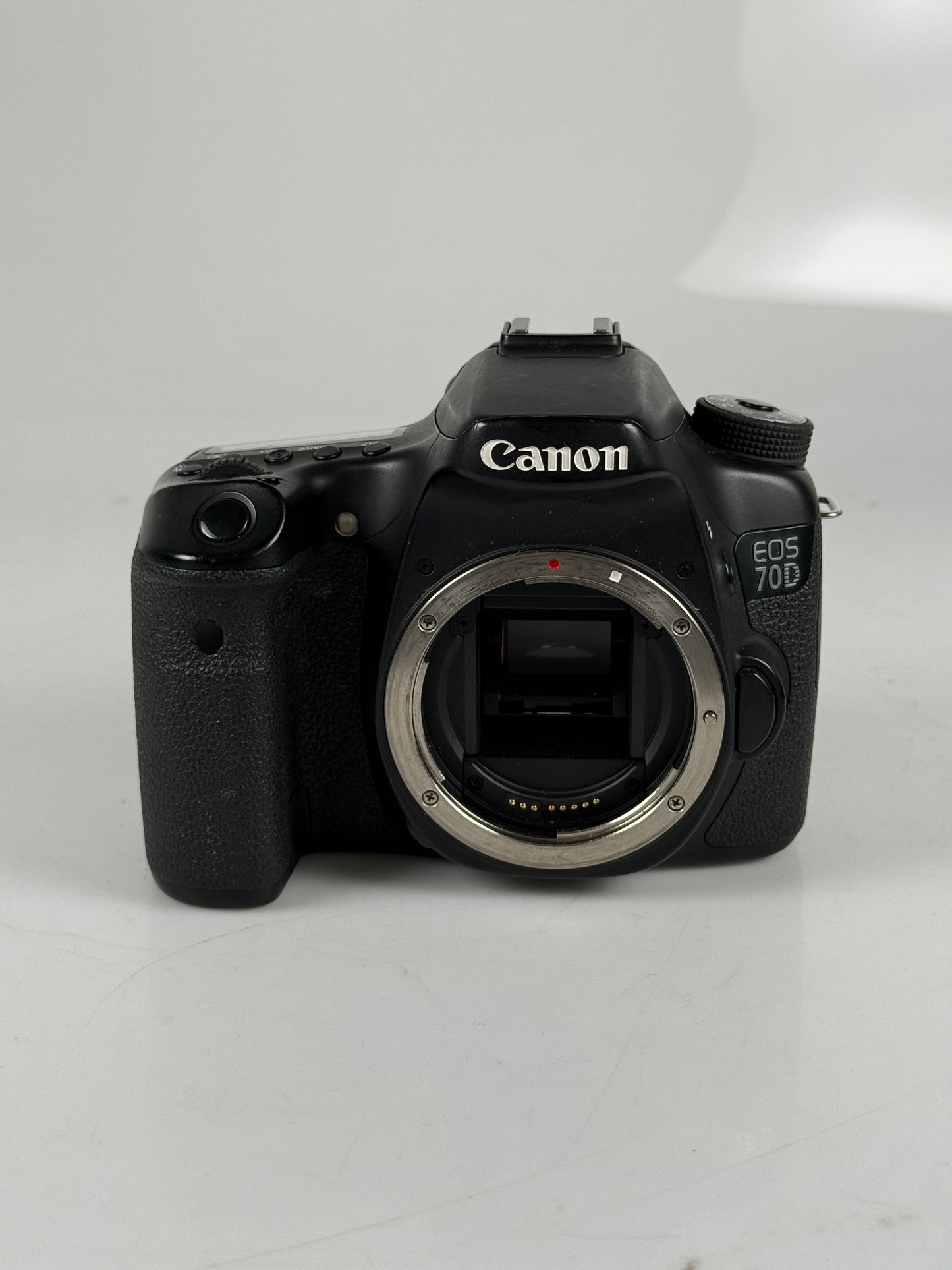 Canon EOS 70D Digital SLR 20.2MP Camera Body