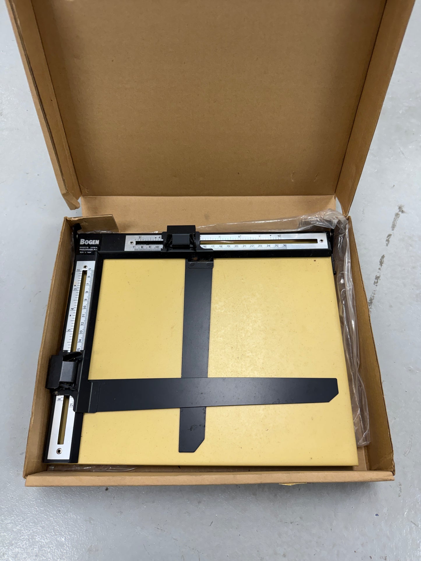 Bogen Vintage Darkroom Photo Printing Easel 8x10 Adjustable Blades