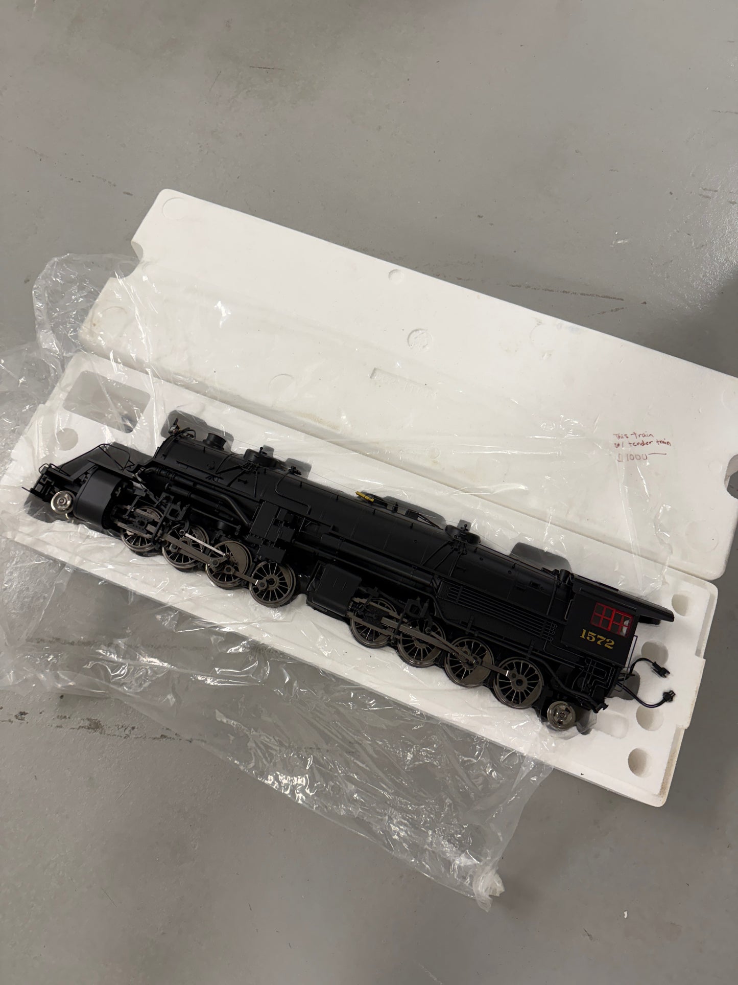 Aristo Craft Trains Pennsylvania Steam Locomotive G Scale with Tender smoke and sound