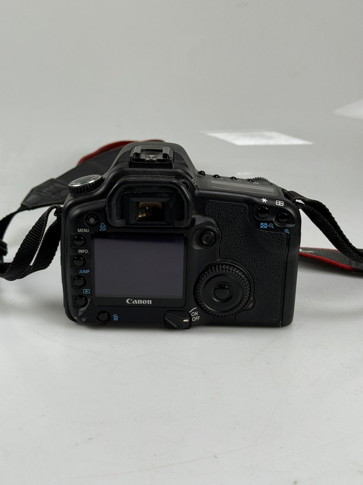Canon EOS 30D 8.2MP Built-In-Flash Digital SLR Camera
