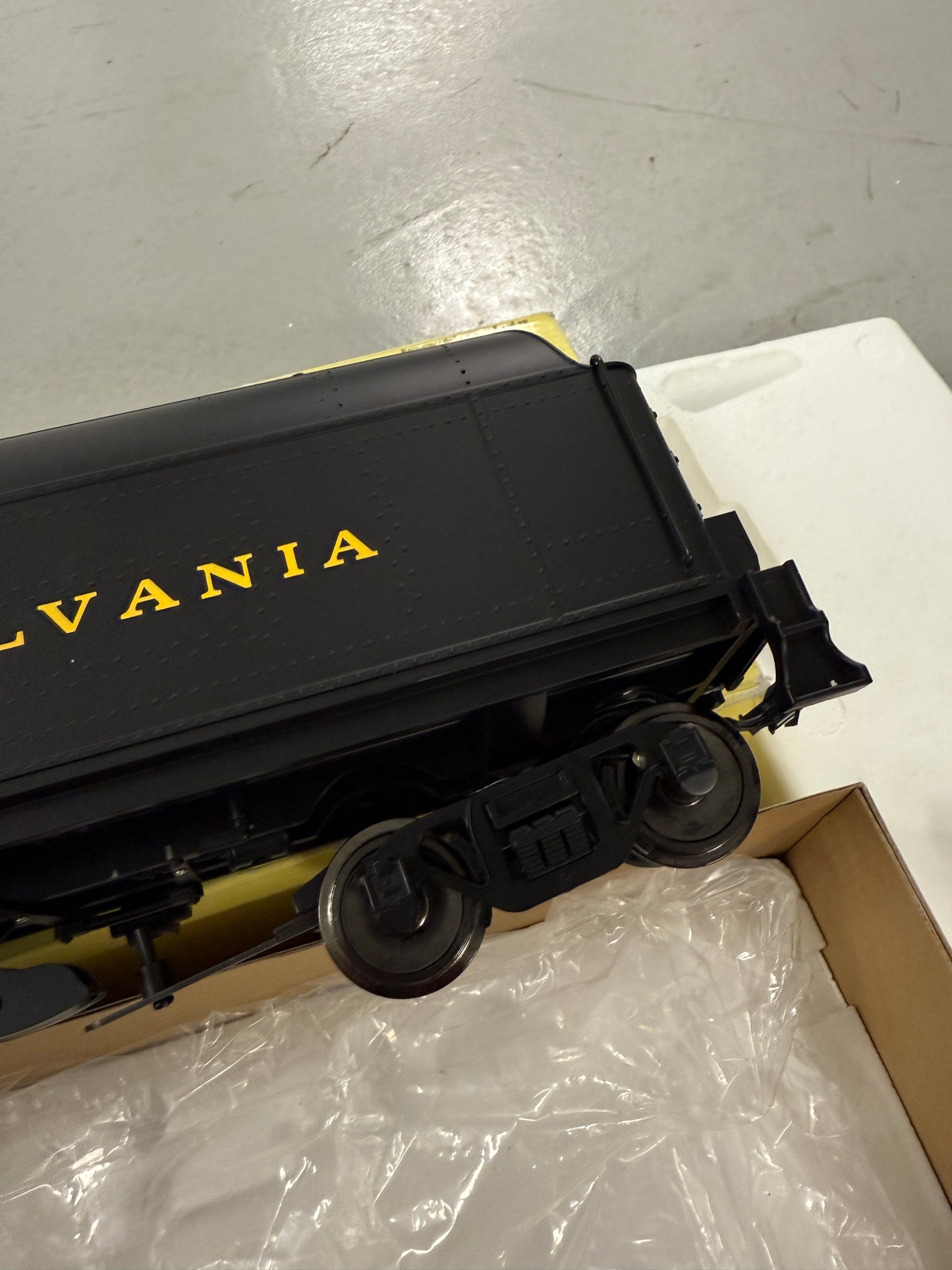 Aristo Craft Trains Pennsylvania Steam Locomotive G Scale with Tender smoke and sound