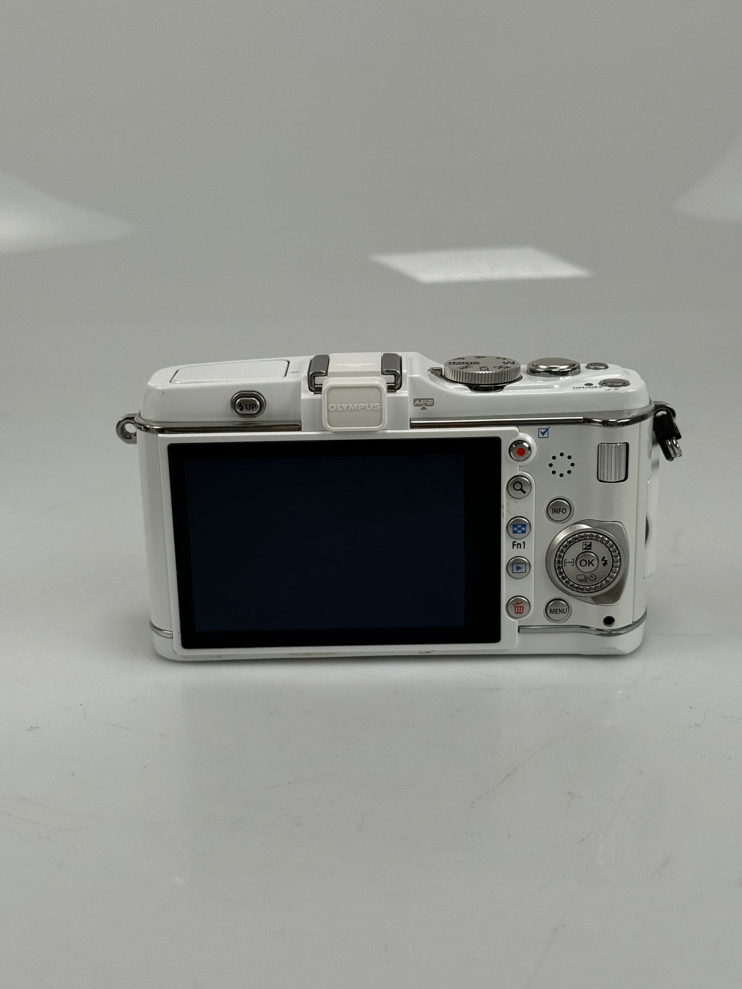 Olympus PEN E-P3 12.3MP Digital Mirrorless Camera - White (Body Only)