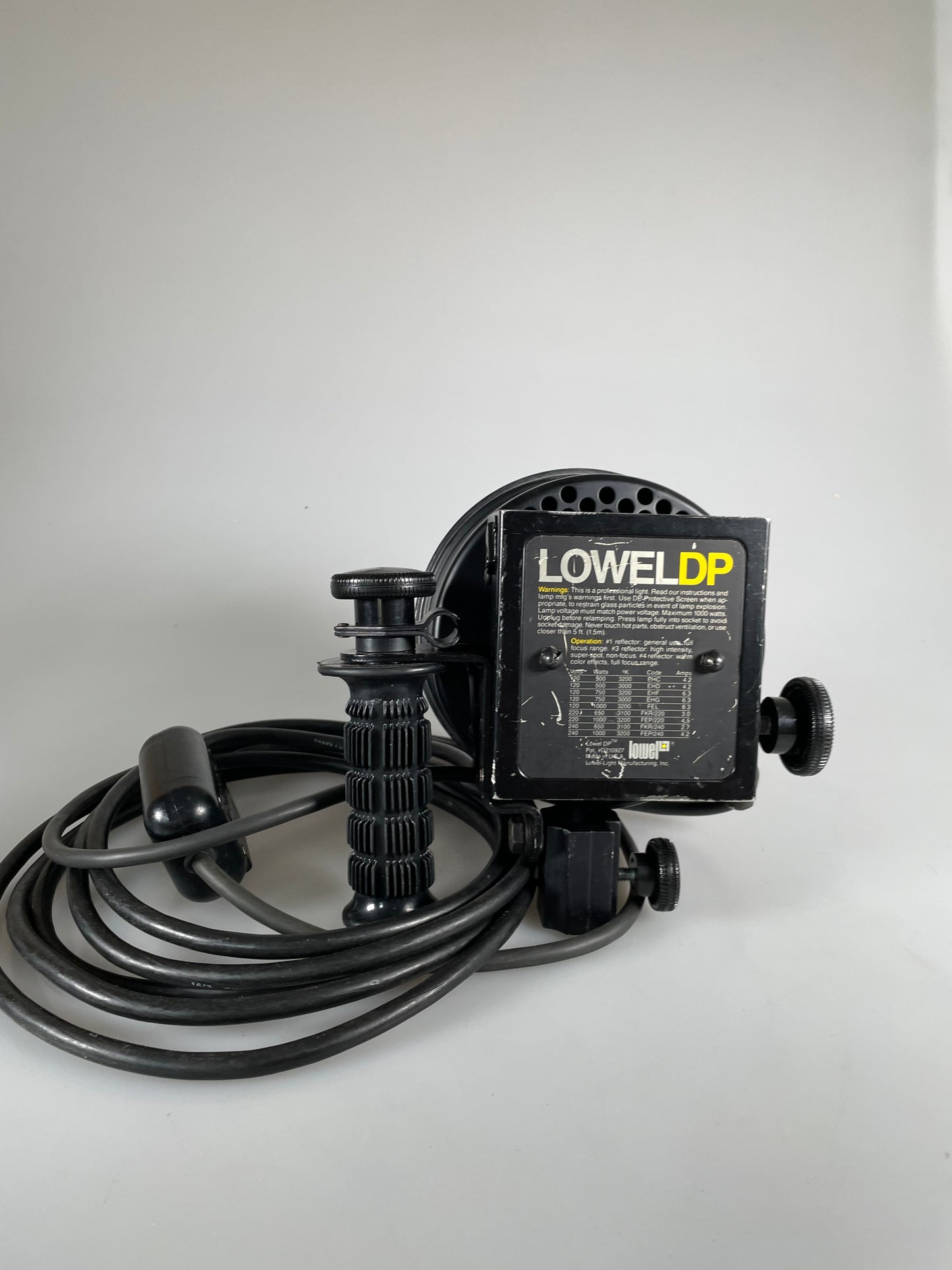 Lowel DP Light 1000w Focus Flood Power Cable Scrim Bulb Lamp Works no barndoors