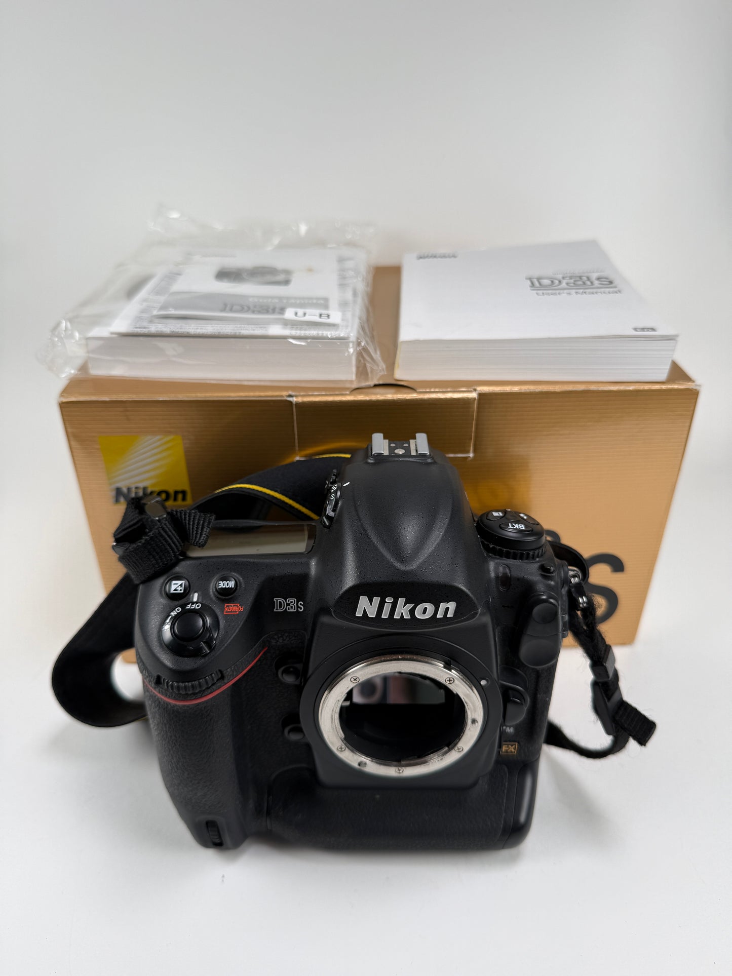 Nikon D3s 12.1MP Digital SLR Camera Body SC 18k