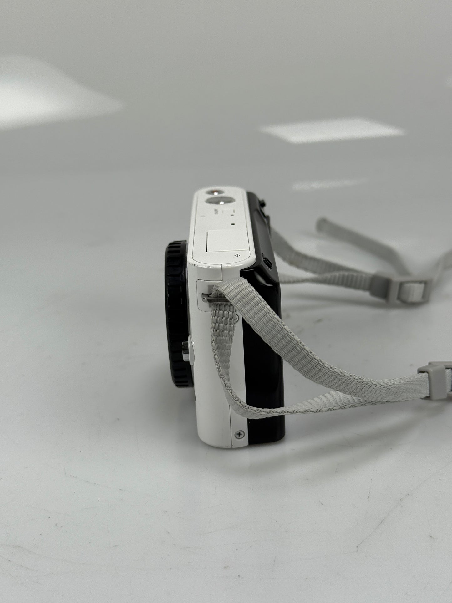 Nikon 1 J1 10.1MP Mirrorless SLR Camera Body White