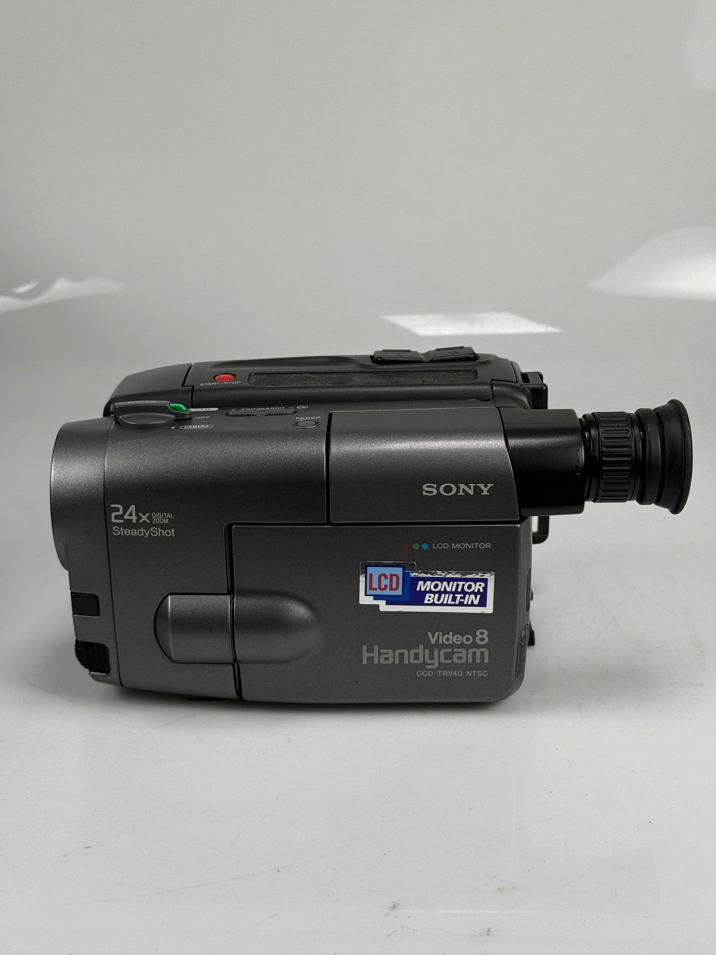 SONY DCR-TRV40 Digital8 Hi8 Video8 Handycam Camcorder