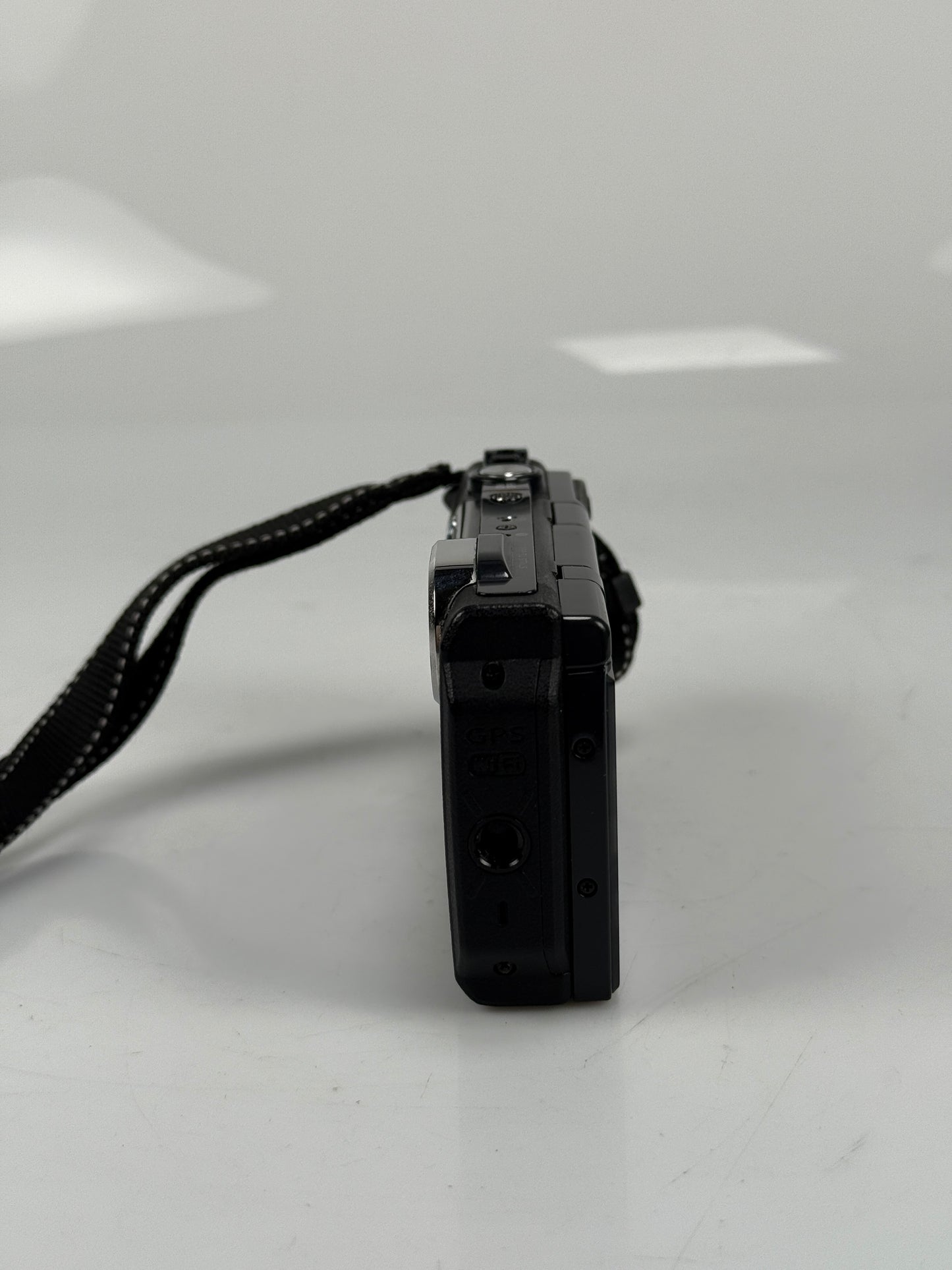 Olympus Stylus Tough TG-870 16.0MP Waterproof Digital Camera Black