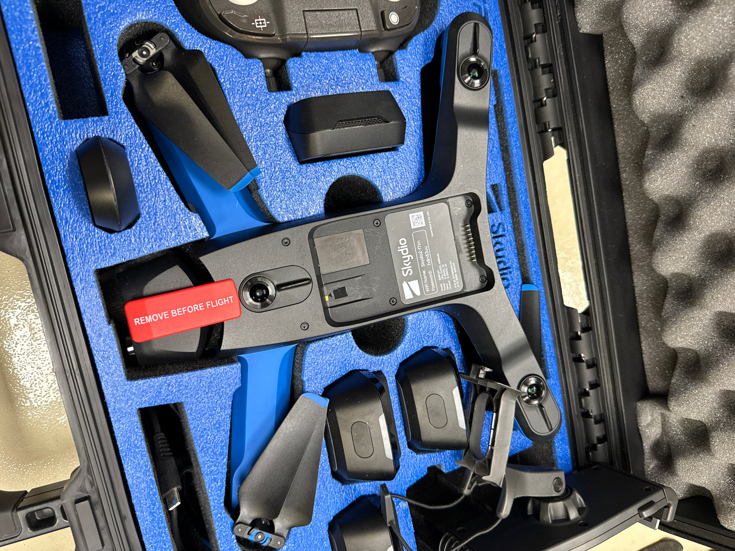 Skydio 2 Drone Bundle SDRC2V1 – 3 Batteries, Controller, Charger, Case, Beacon