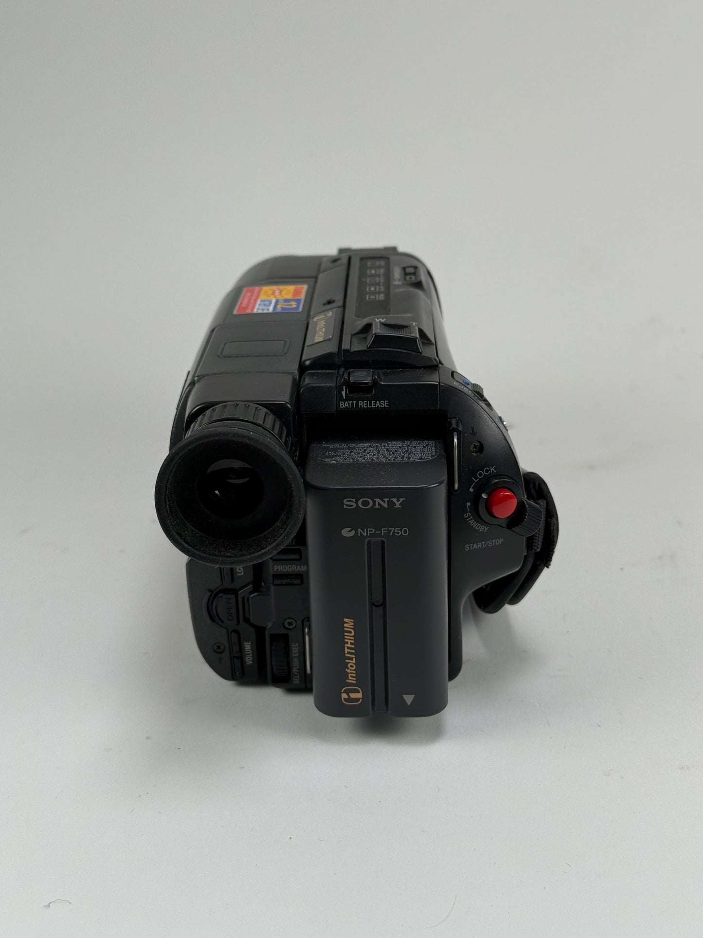 Sony Handycam Vision CCD-TRV15 Video 8 Camcorder 64x Digital Zoom LCD