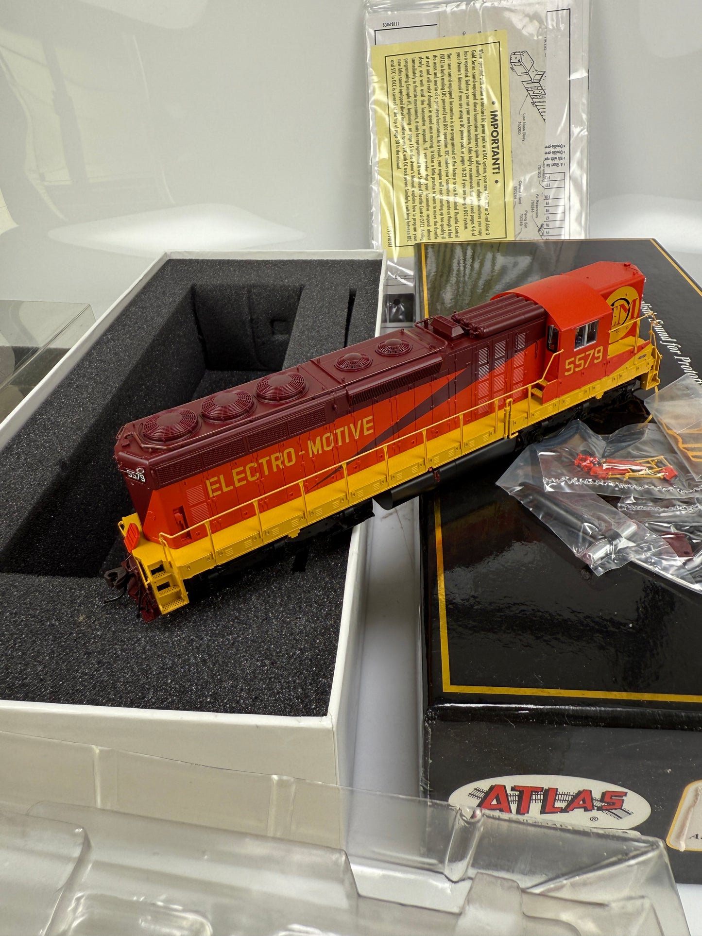 Atlas master gold HO 7587 EMD Demonstrator Road 5579 SD-24 Locomotive w/ DCC & Sound