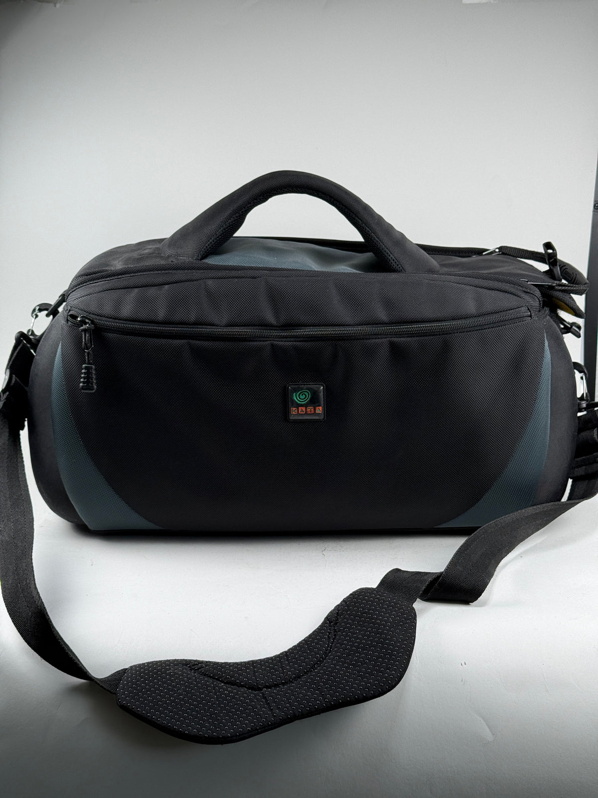 Sony DSR-PD170 DVCAM 3CCD MiniDV Professional Digital Camcorder W/Bag + USA
