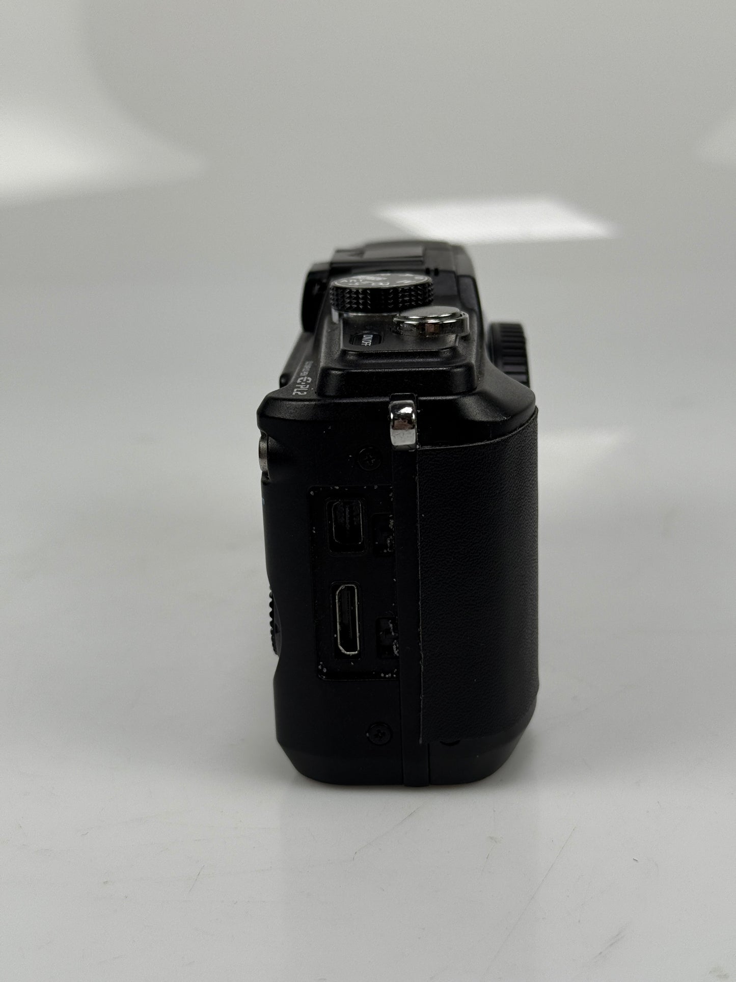 OLYMPUS PEN E-PL2 12.3 MP Mirrorless DSLR Camera body