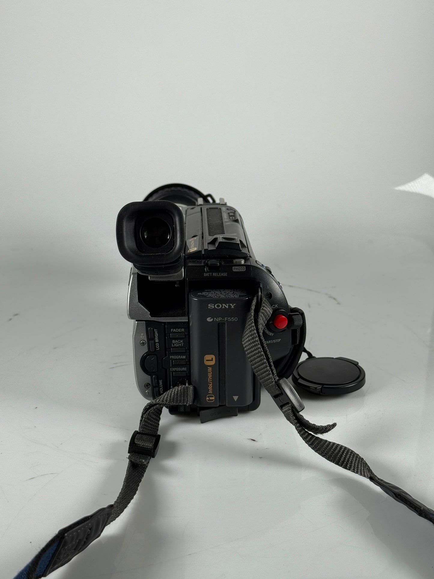 Sony DCR-TRV103 Digital8 8mm Hi8 Video Camcorder