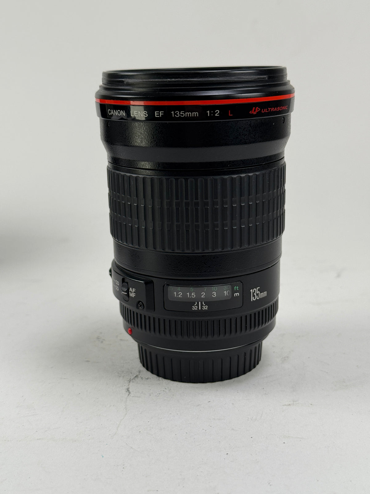 Canon EF 135mm f2 L USM lens