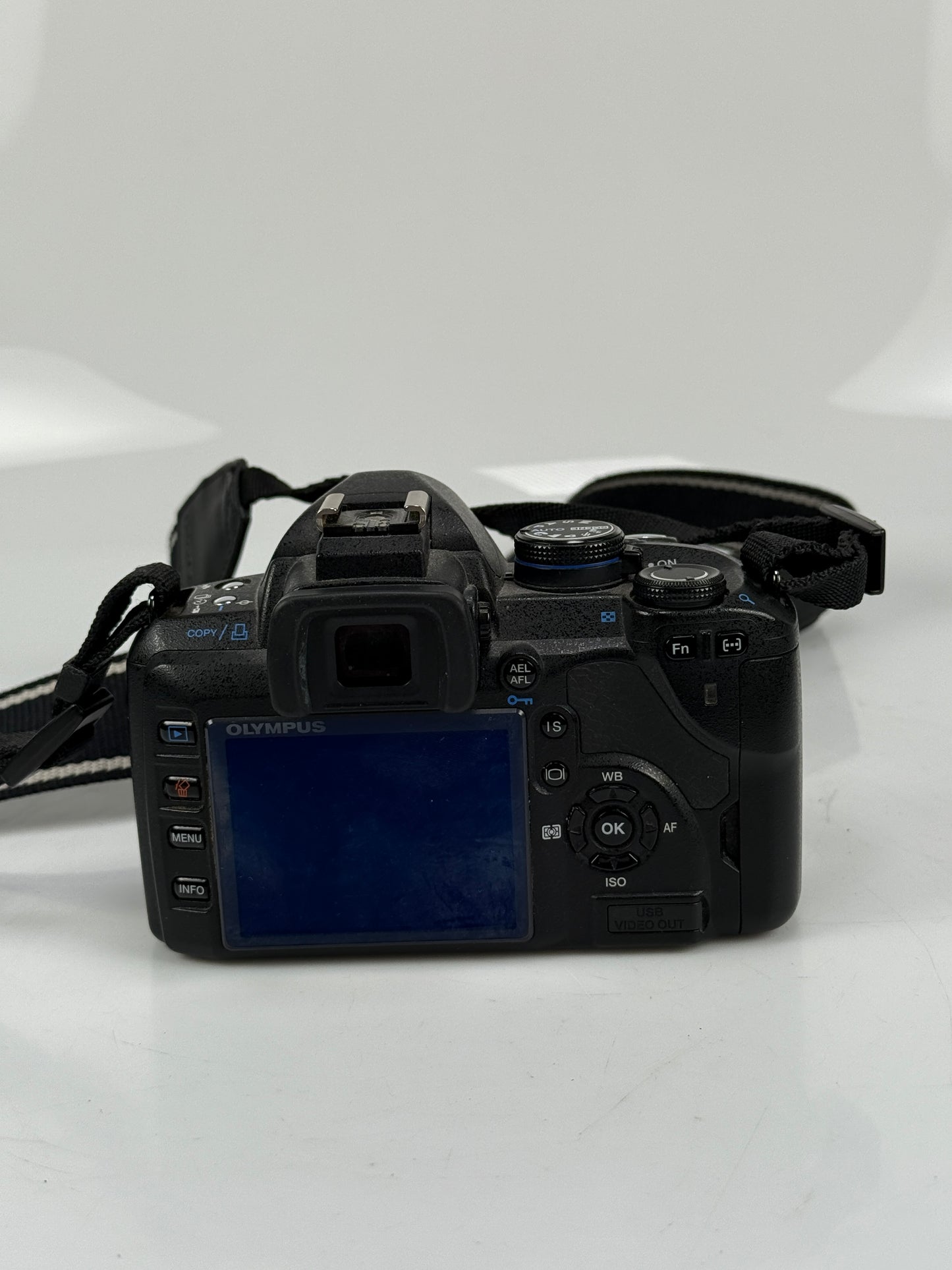 Olympus E-520 camera 10.0 MP DSLR 14-42mm Lens