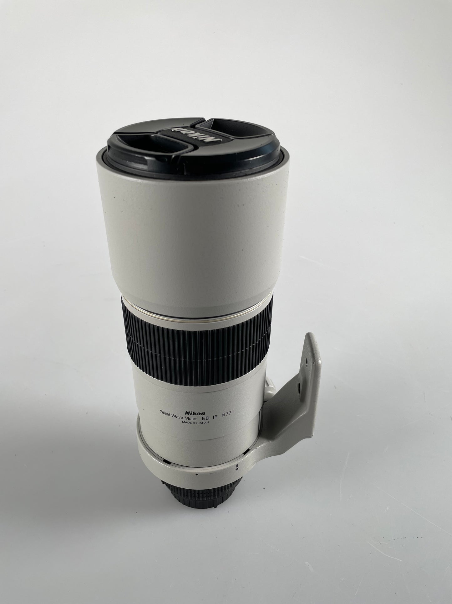 NIKON ED AF-S NIKKOR 300mm F4 D Lens White Gray