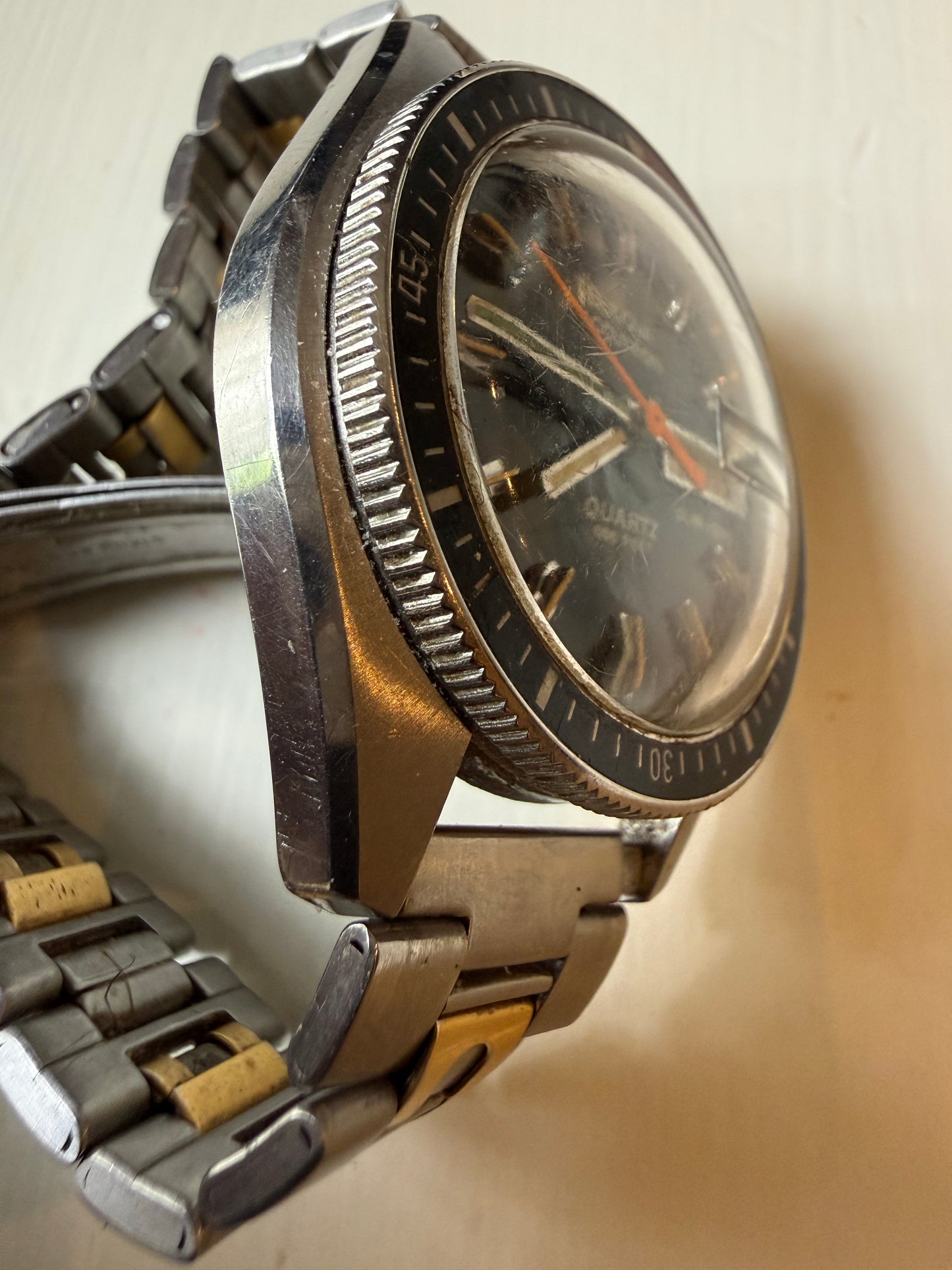 Vintage Bulova Accutron Dual-Day Quartz 666 Ft. Divers Model 8112 Swiss 40mm Devil Diver