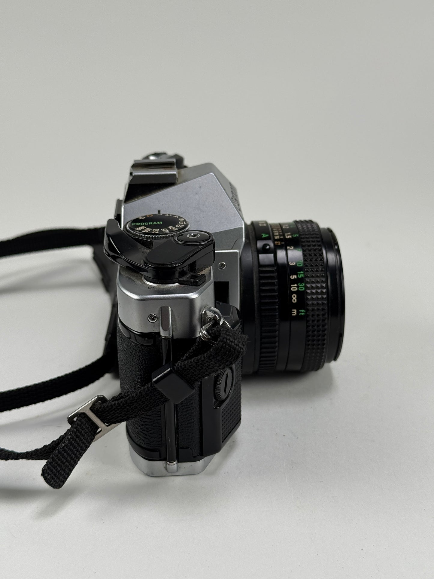 CANON AE-1 PROGRAM chrome SLR 35mm Film Camera with 50mm f1.8 FD KIT