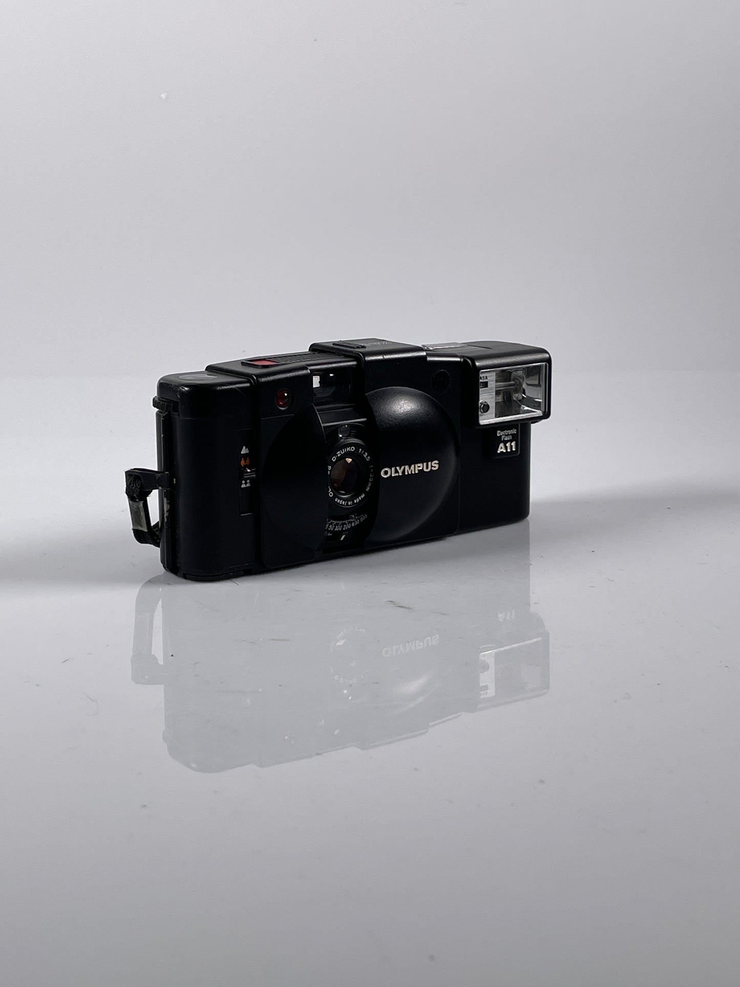 Olympus XA2 35mm Rangefinder Camera 35mm f3.5 with A11 flash