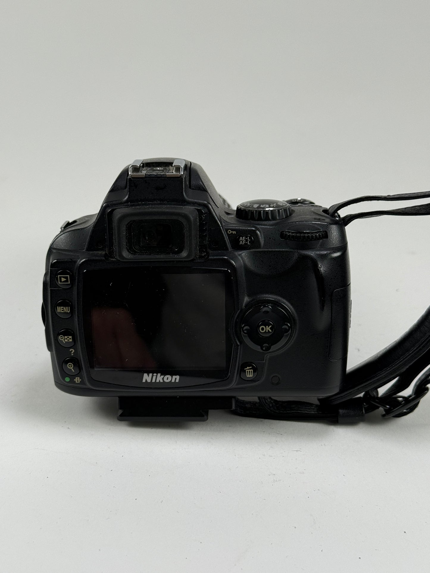 Nikon D D40 Digital SLR Camera - Kit with 18-55mm f3.5-5.6 Lens