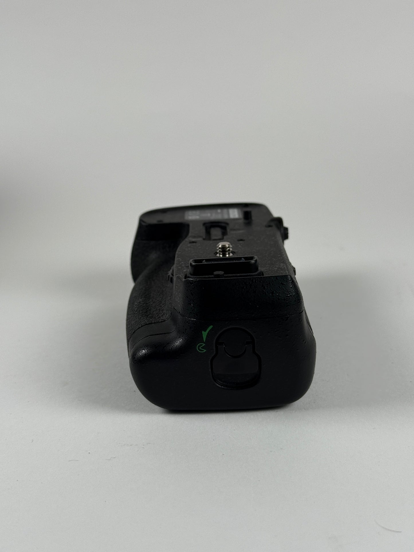 Genuine OEM Nikon MB-D18 Multi Power Battery Pack Grip for D850