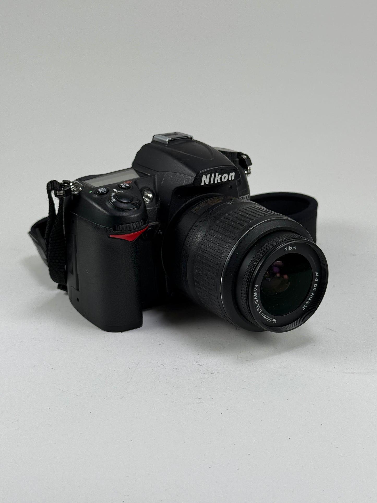 Nikon D7000 Digital SLR Camera Body kit w/ 18-55mm VR lens