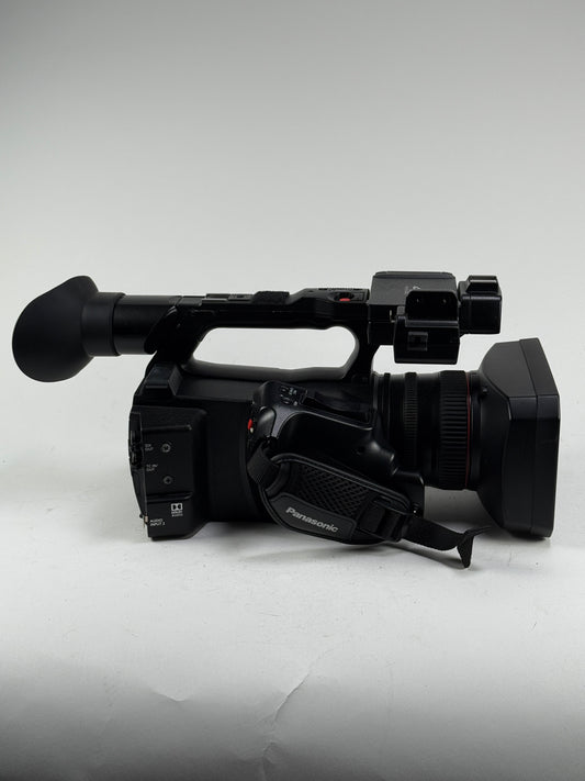 Panasonic AG-CX350 4K UHD Pro Camcorder 20x Zoom 3.5" LCD SDXC HDMI