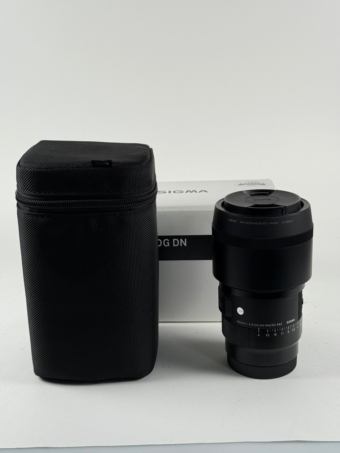 Sigma Art 105mm f2.8 DG DN Macro Lens For Leica L Mount + Hood Mint