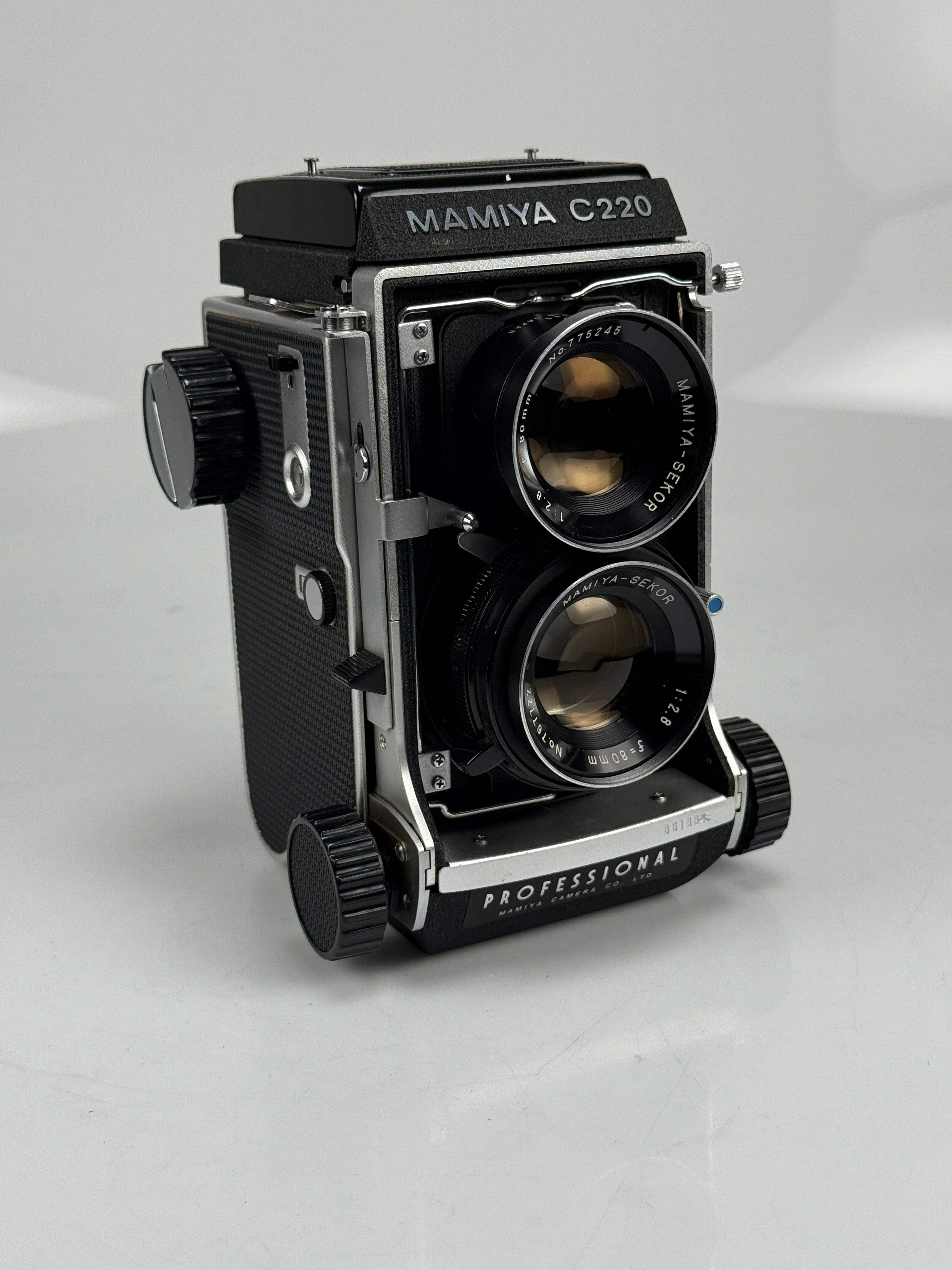 Mamiya C220 Pro TLR medium format Film camera kit 80mm f2.8 blue