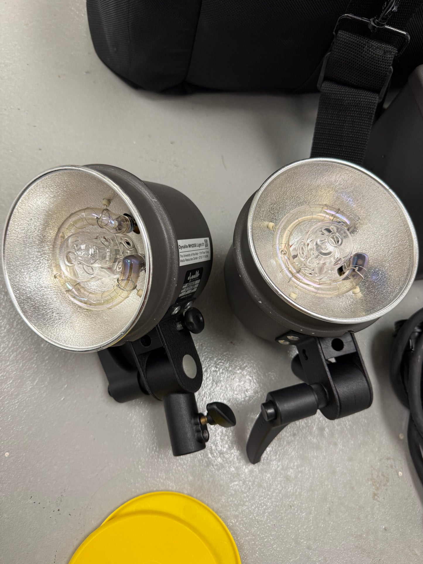 Dynalite light kit with MP800 power pack and MH2065 head